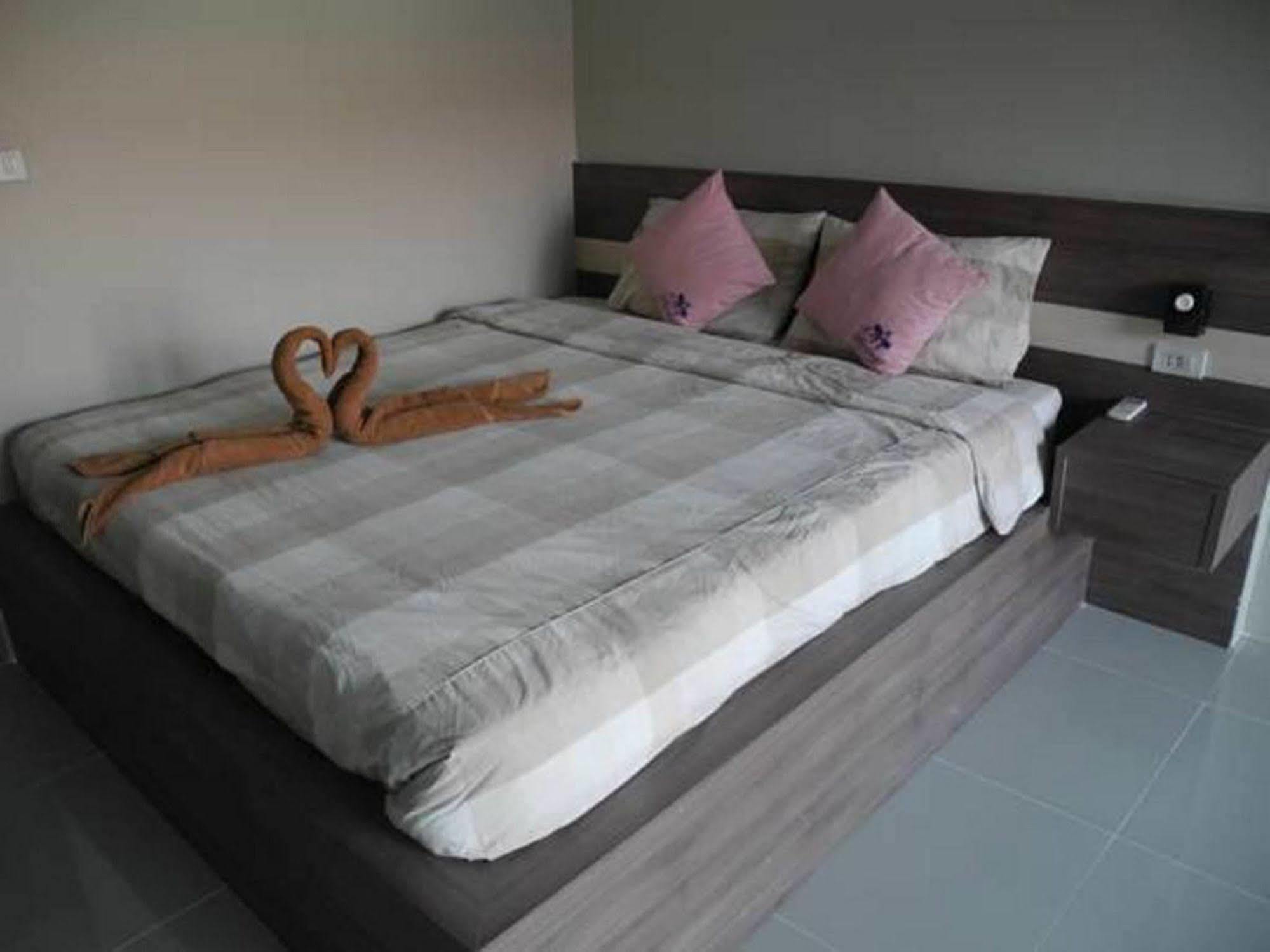 Bee Orchid Pool Villa Pattaya Exterior foto